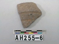 藏品(灰色夾砂陶口緣殘件)的圖片